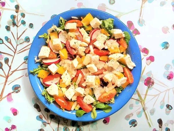 Surówka mix z rzodkiewką 