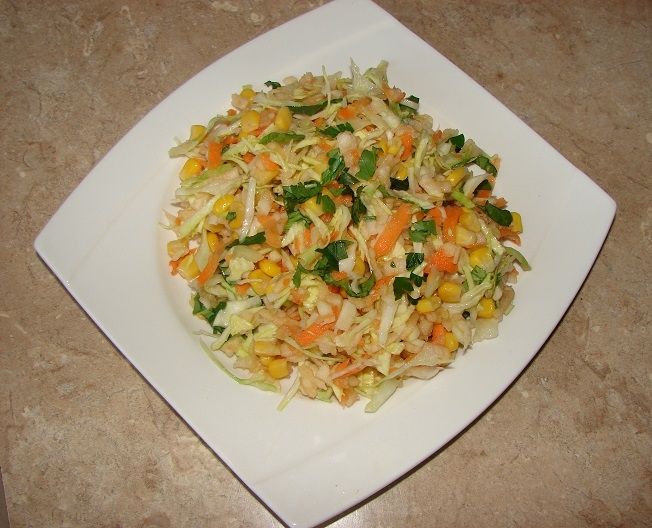 Surówka obiadowa z dodatkiem szpinaku