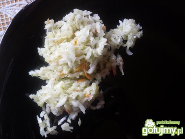 Surówka obiadowa z kapustą i koperkiem. Surówka obiadowa z kapustą i koperkiem.