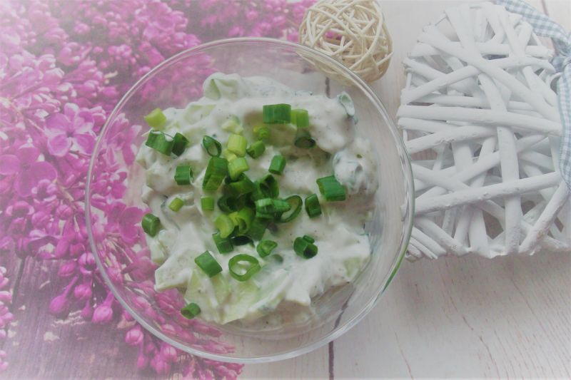 Surówka: ogórki z jogurtem Surówka: ogórki z jogurtem