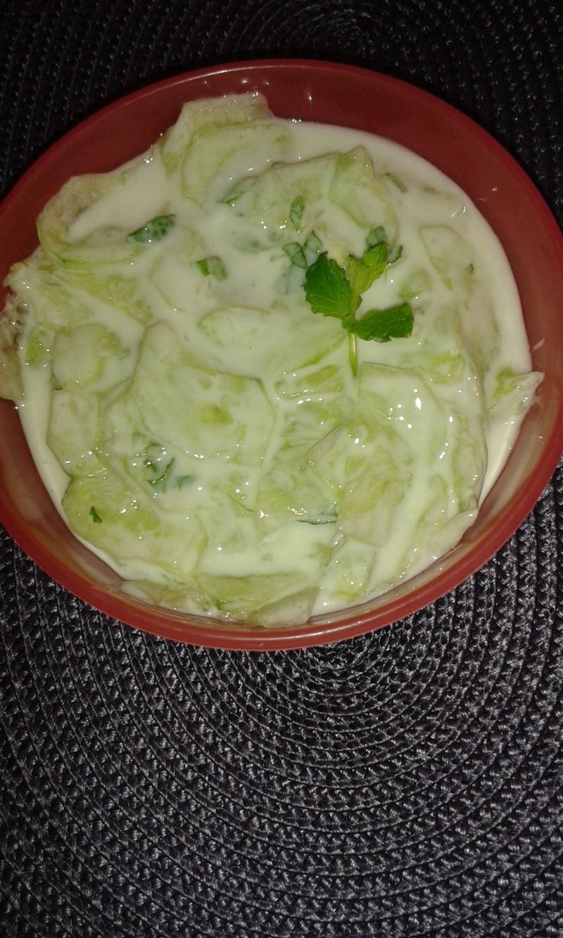 Surówka ogórkowo – miętowa