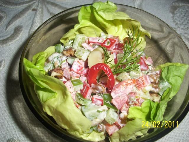 Surówka paprykowo-orzechowa Surówka paprykowo-orzechowa