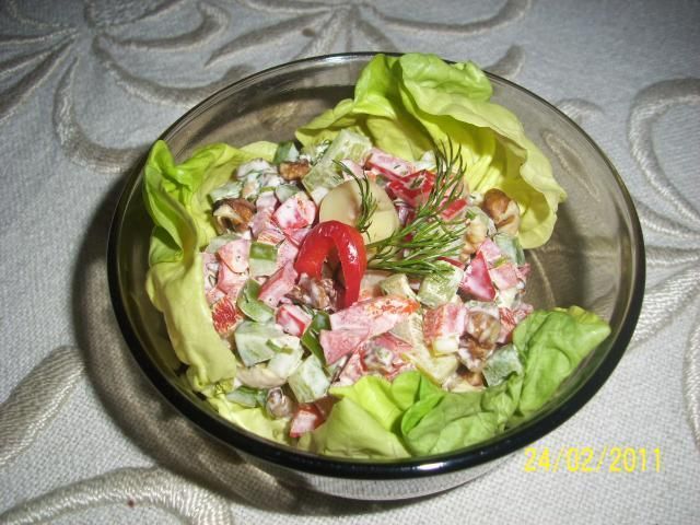 Surówka paprykowo-orzechowa Surówka paprykowo-orzechowa