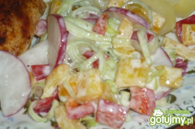 Surówka paprykowo-porowa z rzodkiewką Surówka paprykowo-porowa z rzodkiewką