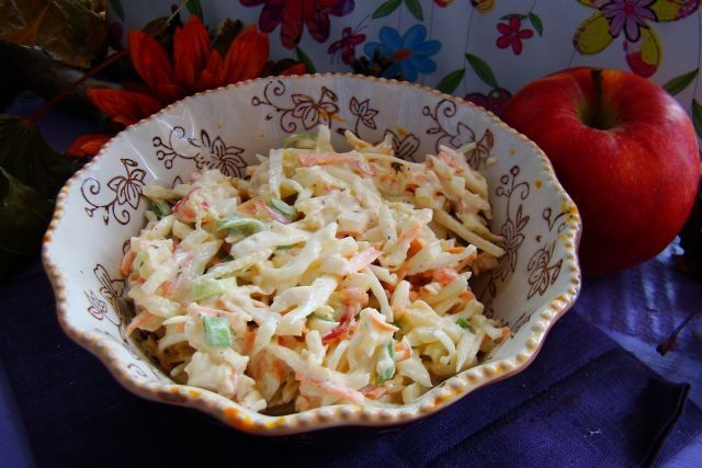 Surówka porowo- jabłkowa z kapustą 