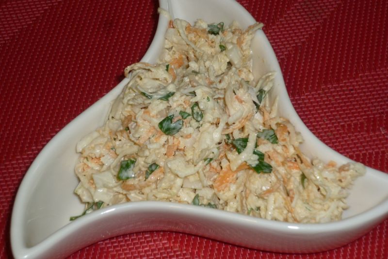 Surówka selerowa z marchewką i cebulą Surówka selerowa z marchewką i cebulą