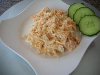 Surówka z białej kapusty.