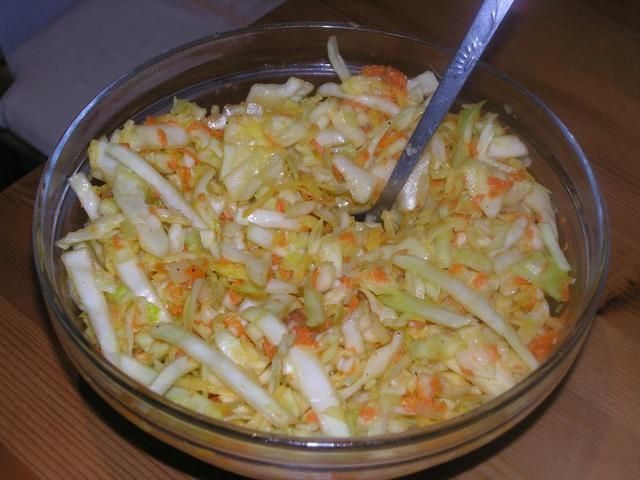 Surówka z białej kapusty Surówka z białej kapusty