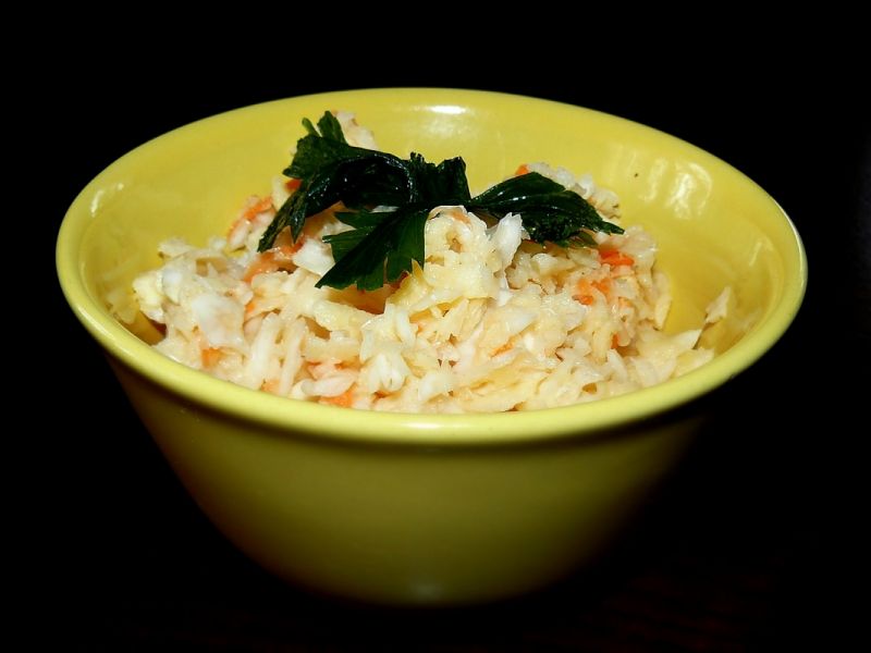 Surówka z białej kapusty 