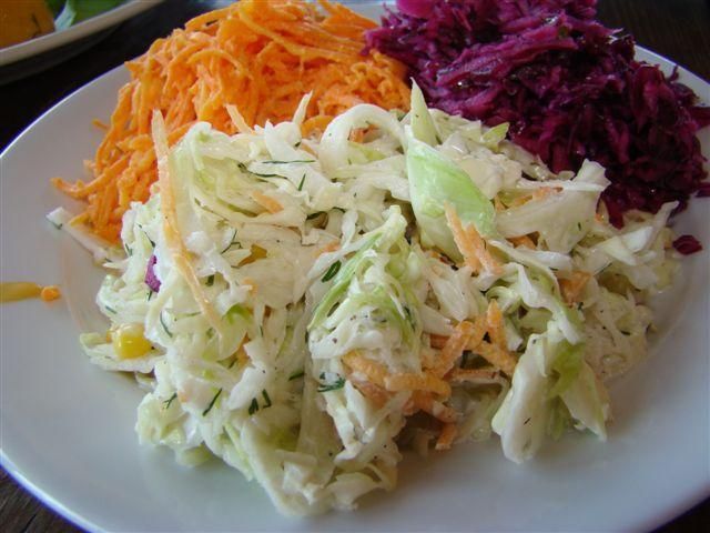 surówka z białej kapusty 