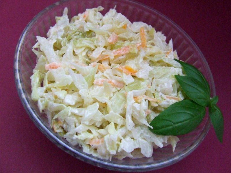 Surówka z białej kapusty