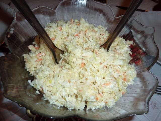 Surówka z białej kapusty