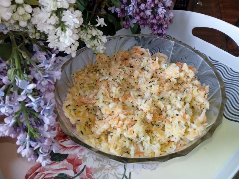 Surówka z białej kapusty