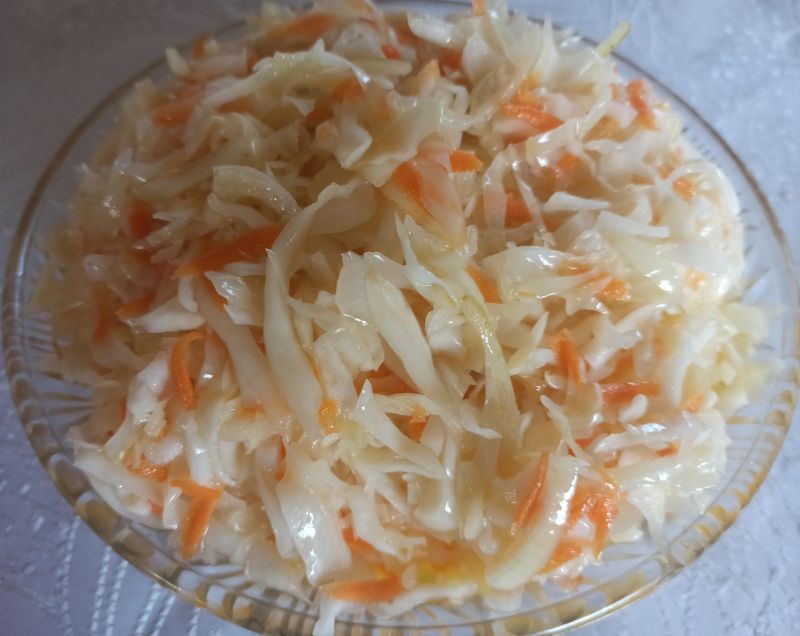 Surówka z białej kapusty