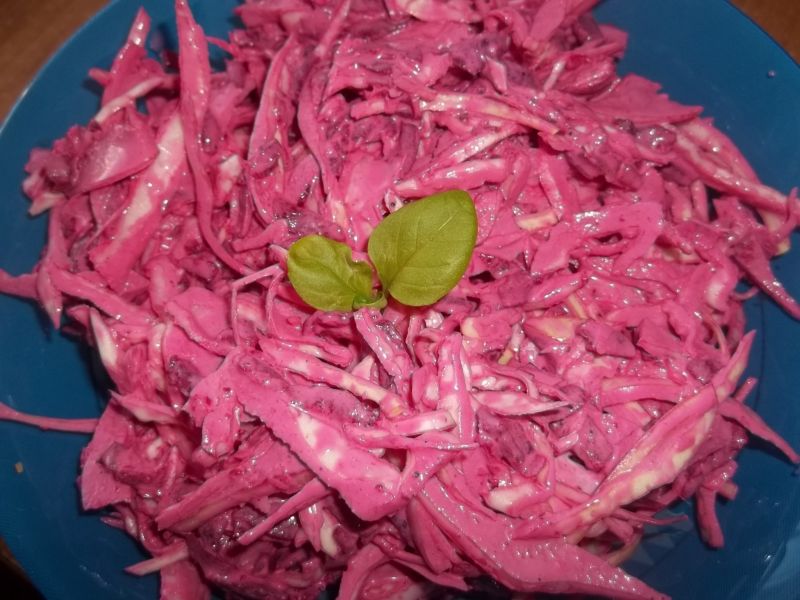 Surówka z białej kapusty i buraczków Surówka z białej kapusty i buraczków