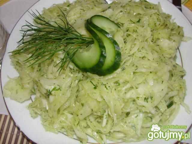 Surówka z białej kapusty i koperku