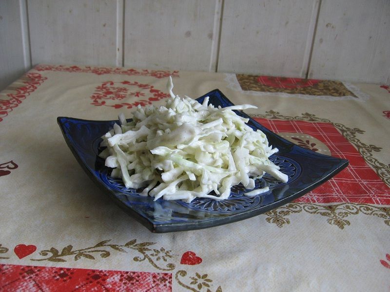 Surówka z białej kapusty i ogórka