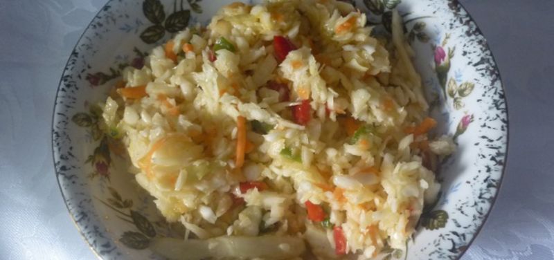 Surówka z białej kapusty z dodatkami Surówka z białej kapusty z dodatkami