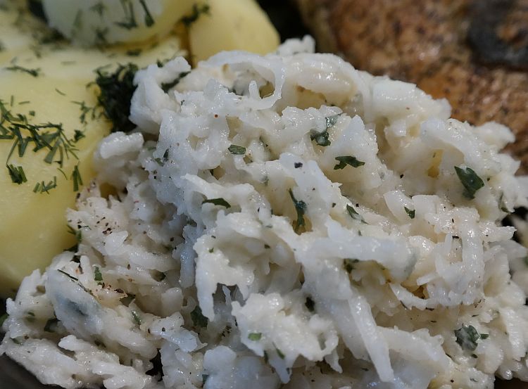 Surówka z białej rzodkwi