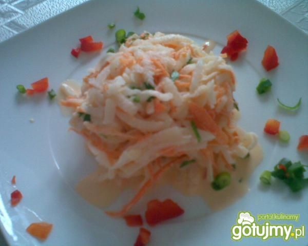 Surówka z białej rzodkwi.