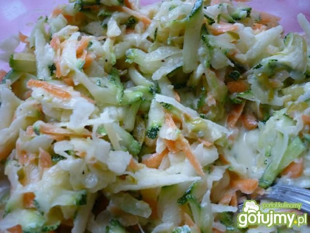 Surówka z cukinii i marchewki.