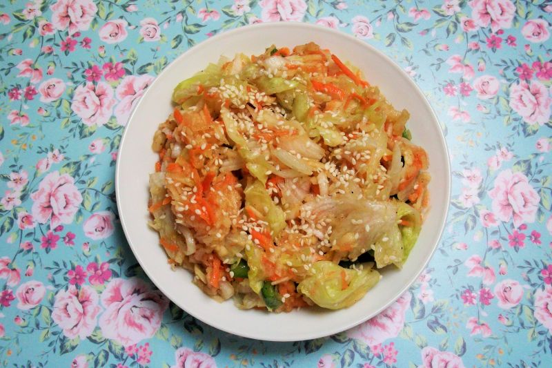 Surówka z cykorii, sałaty, marchewki, jabłka Surówka z cykorii, sałaty, marchewki, jabłka