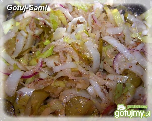 Surówka z cykorii z orzechami. Surówka z cykorii z orzechami.