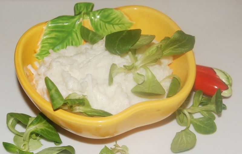 Surówka z czarnej rzodkwi z gruszką i jabłkiem Surówka z czarnej rzodkwi z gruszką i jabłkiem