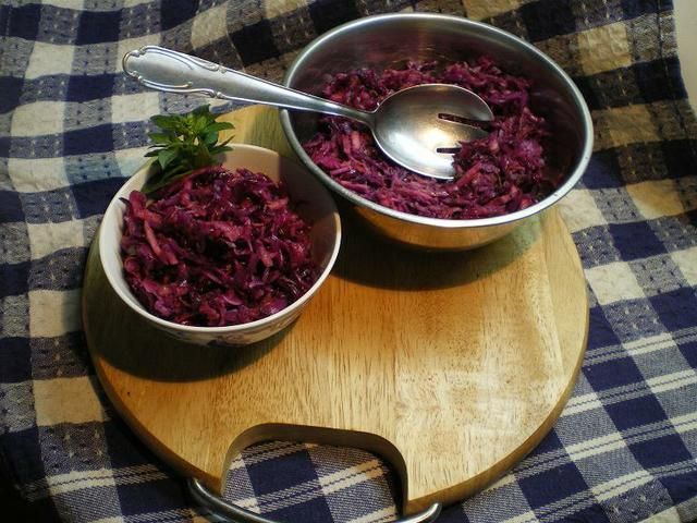 Surówka z czerwonej kapusty
