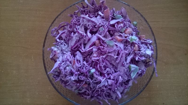 Surówka z czerwonej kapusty i papryki