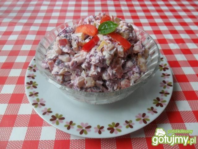 Surówka z czerwonej kapusty i papryki. Surówka z czerwonej kapusty i papryki.