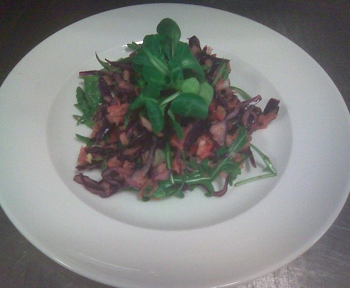 Surówka z czerwonej kapusty na sposób Włoski