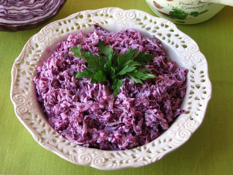 Surówka z czerwonej kapusty z chrzanem