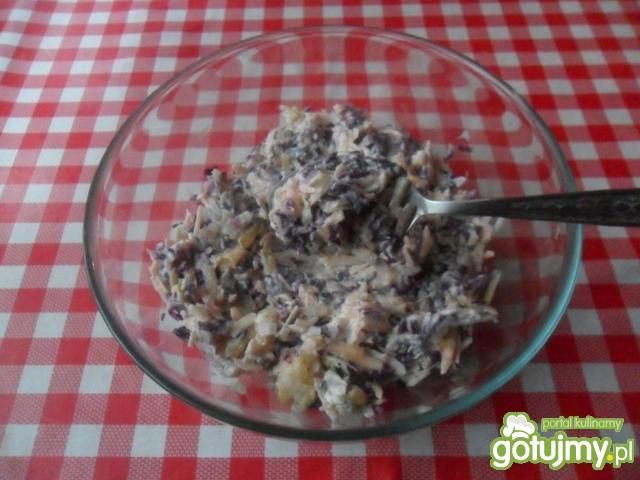 Surówka z czerwonej kapusty z kalarepką Surówka z czerwonej kapusty z kalarepką