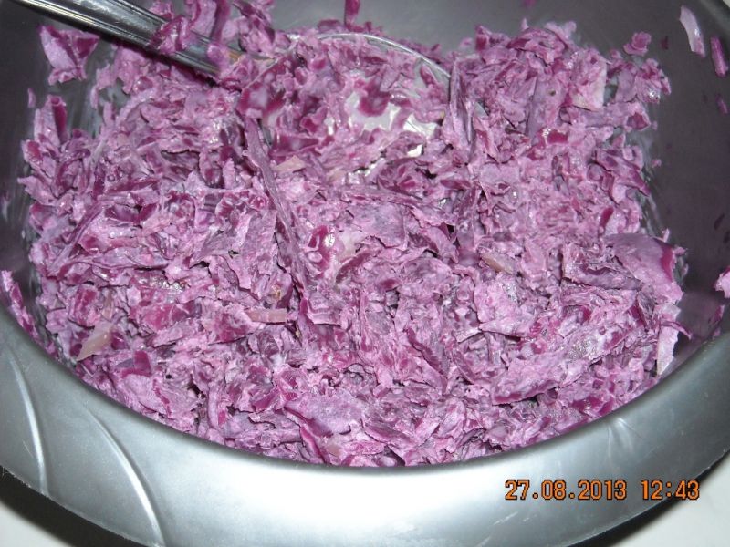 Surówka z czerwonej kapusty z majonezem