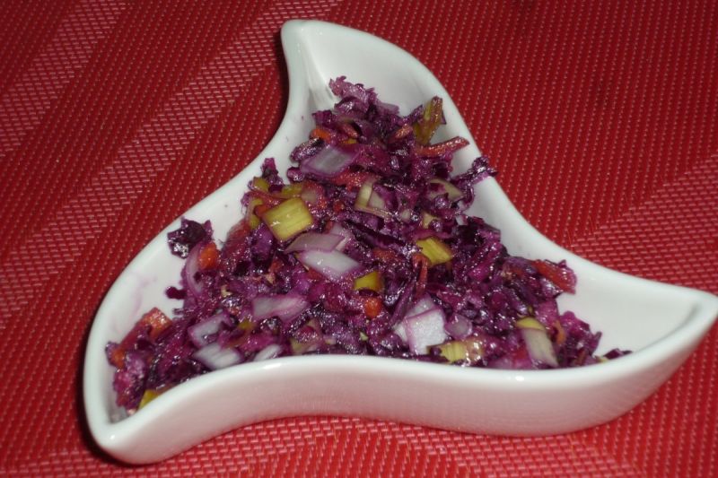 Surówka z czerwonej kapusty z porem