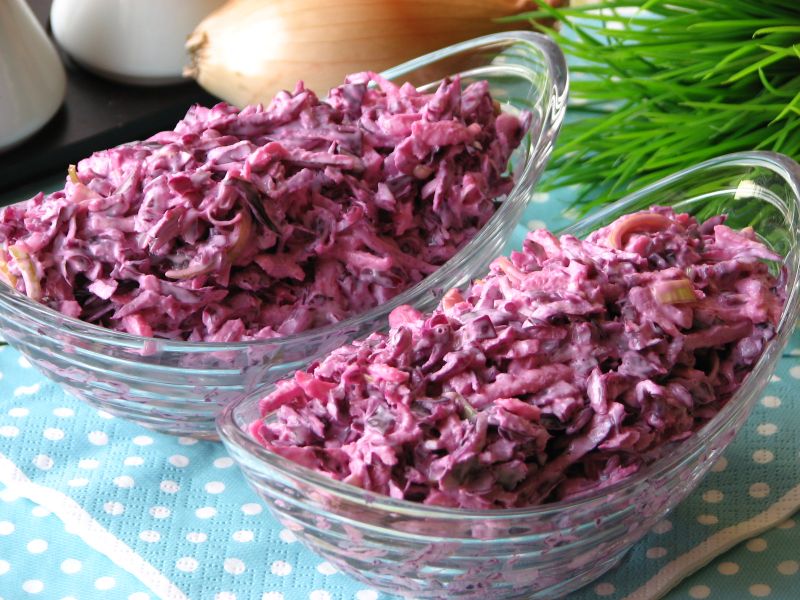 Surówka z czerwonej kapusty z porem Surówka z czerwonej kapusty z porem