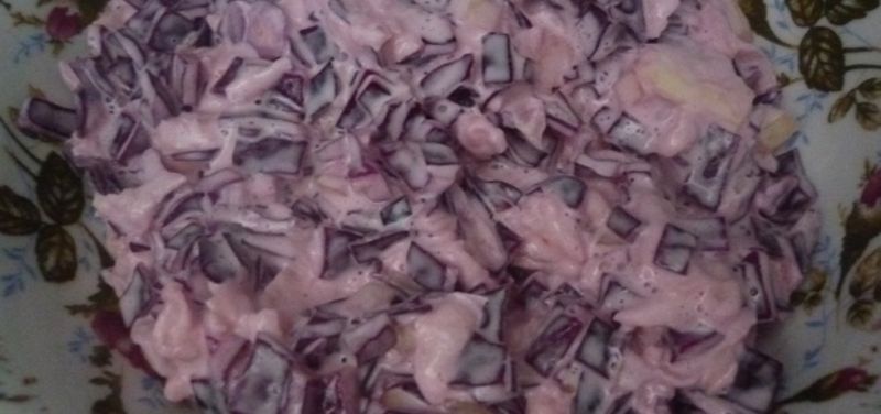 Surówka z czerwonej kapusty z porem i jabłkiem