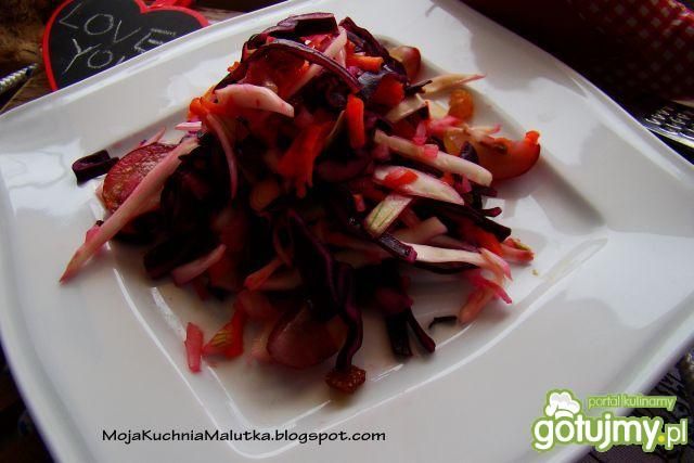 Surówka z czerwonej kapusty z rodzynkami