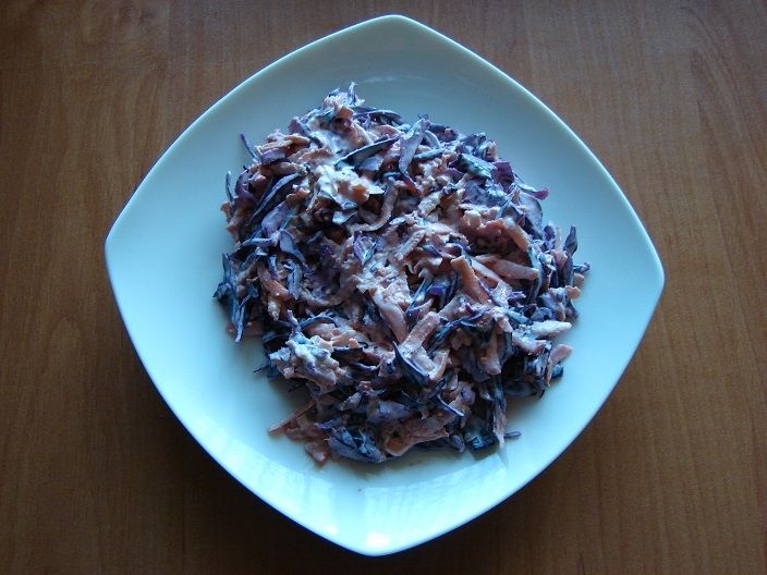 Surówka z czerwonej kapusty ze śmietaną