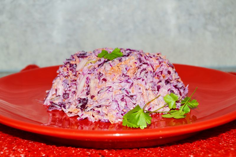 Surówka z czewronej kapusty