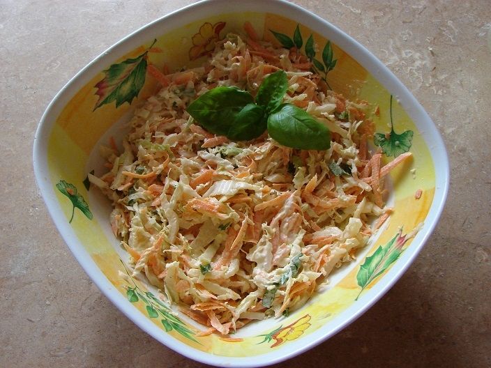 Surówka z dodatkiem świeżej bazylii Surówka z dodatkiem świeżej bazylii