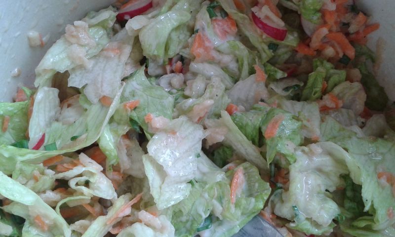 Surówka z dużą ilością zieleniny