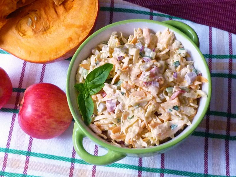 Surówka z dyni, jabłek i brukwi