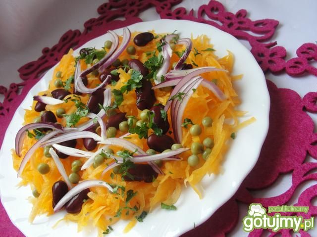 Surówka z dyni z fasolą i groszkiem Surówka z dyni z fasolą i groszkiem