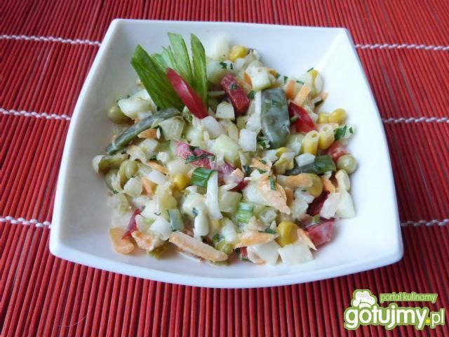 Surówka z jabłek i warzyw mieszanych Surówka z jabłek i warzyw mieszanych