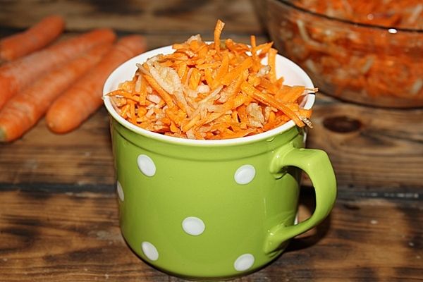 Surowka z jabłka ,marchewki i miodu