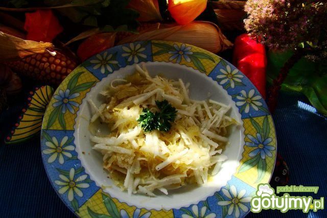 Surówka z jabłka z kapustą kiszoną 