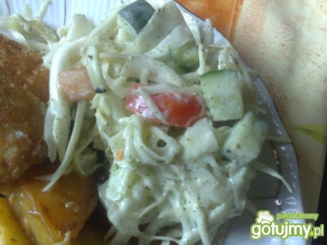 Surówka z jogurtowym sosem polskim