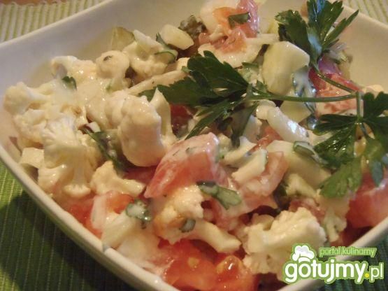 Surówka z kalafiora i ogórków małosolnyc Surówka z kalafiora i ogórków małosolnyc